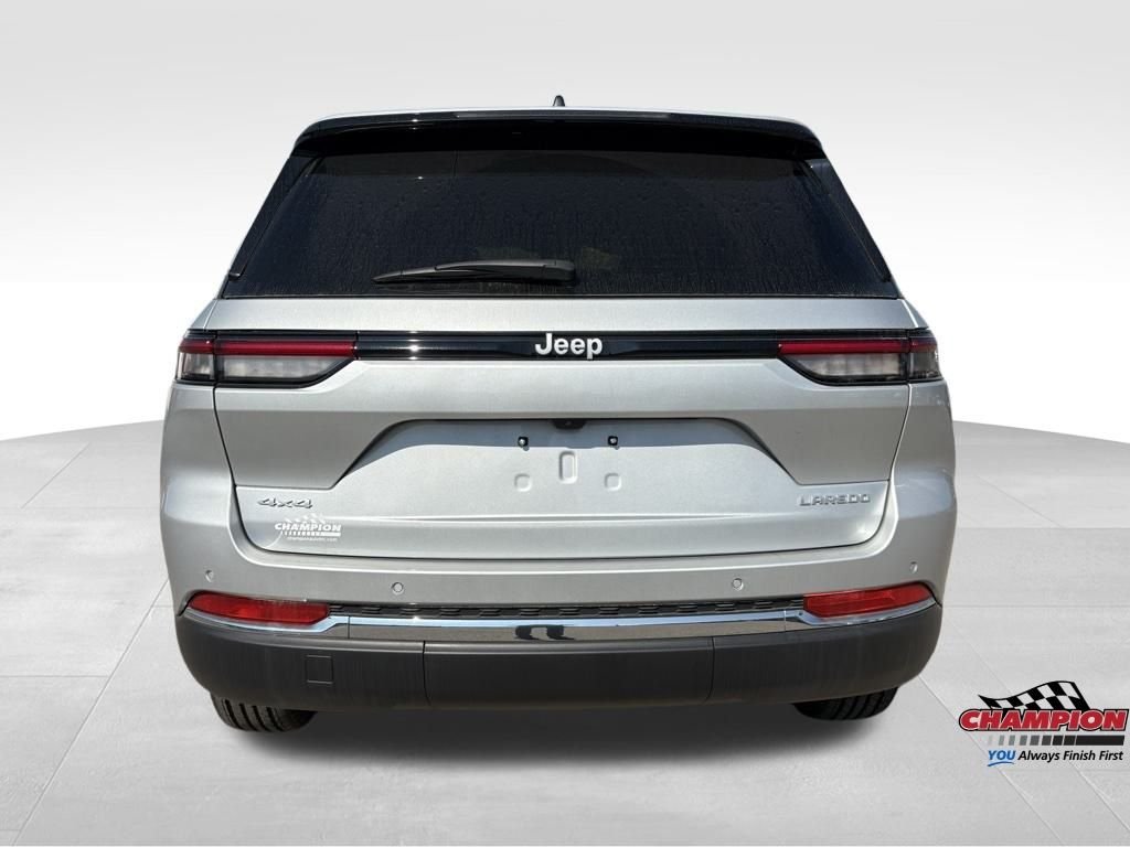 2024 Jeep Grand Cherokee Laredo photo 3