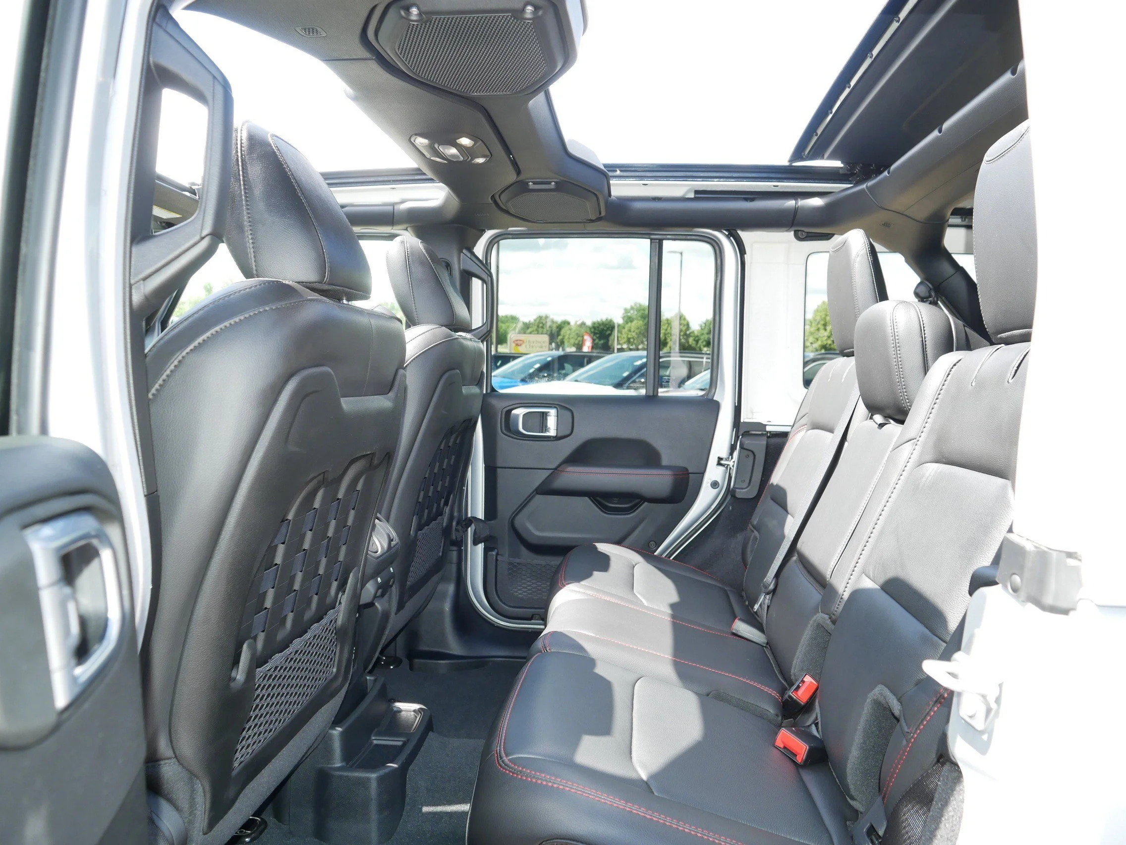 Used 2023 Silver Zynith Clearcoat Jeep Rubicon image 34