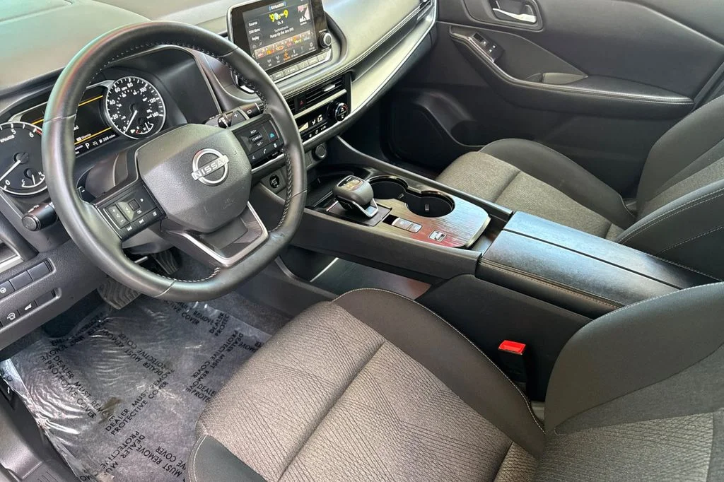 2025 Nissan Rogue SV - Photo 14