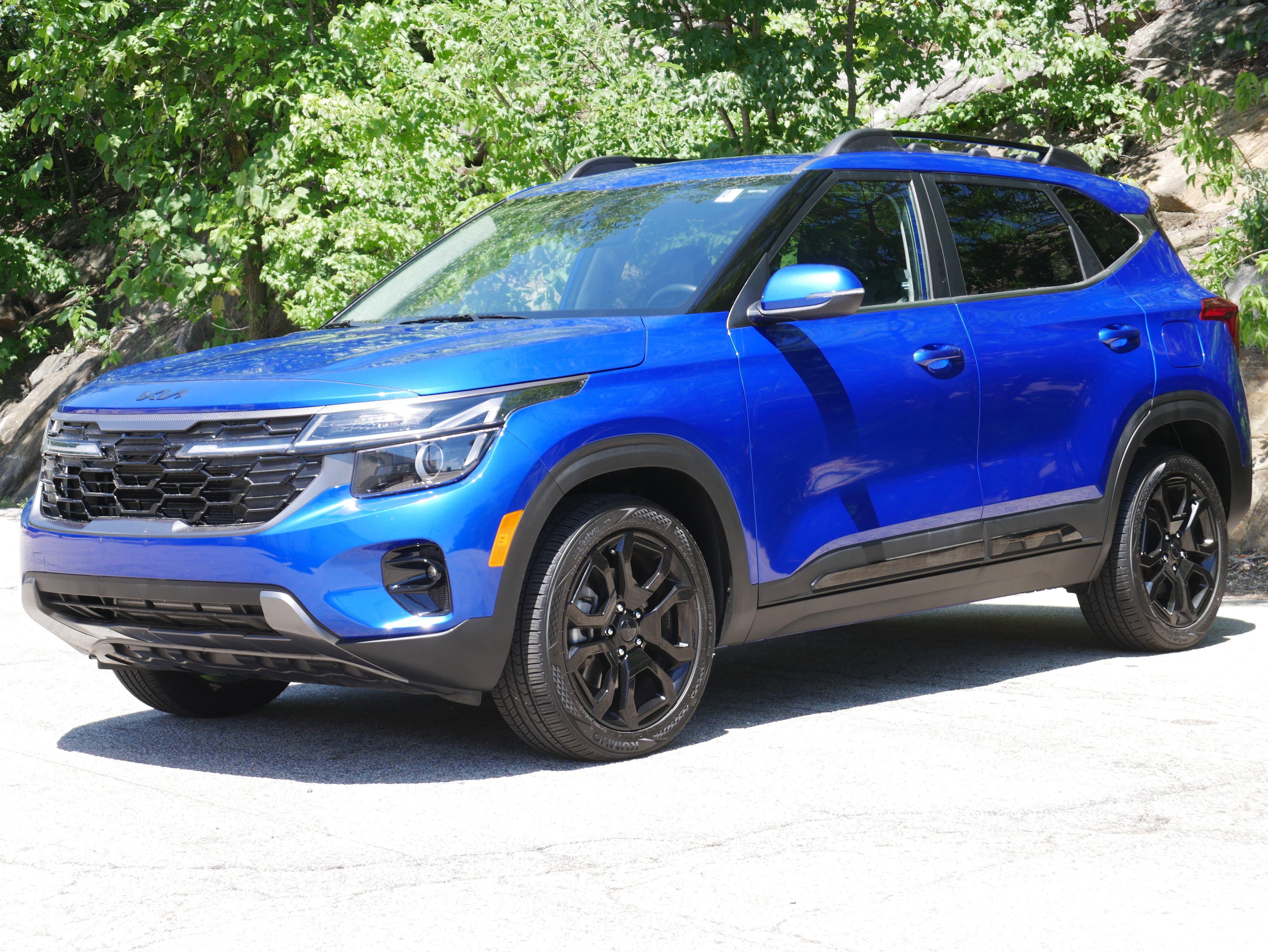 Used 2025 Neptune Blue Kia X-Line image 1