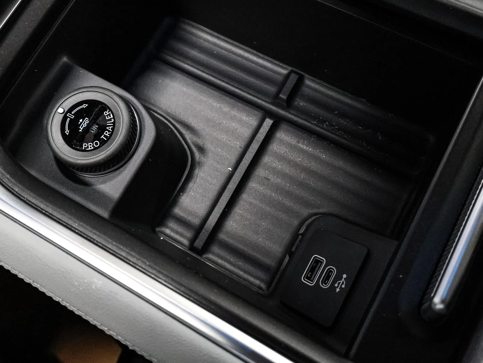 New 2026 Agate Black Metallic Ford MAX Platinum® image 39