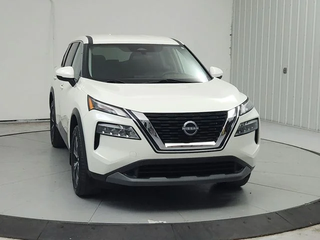 Used 2022 White Nissan SV image 3