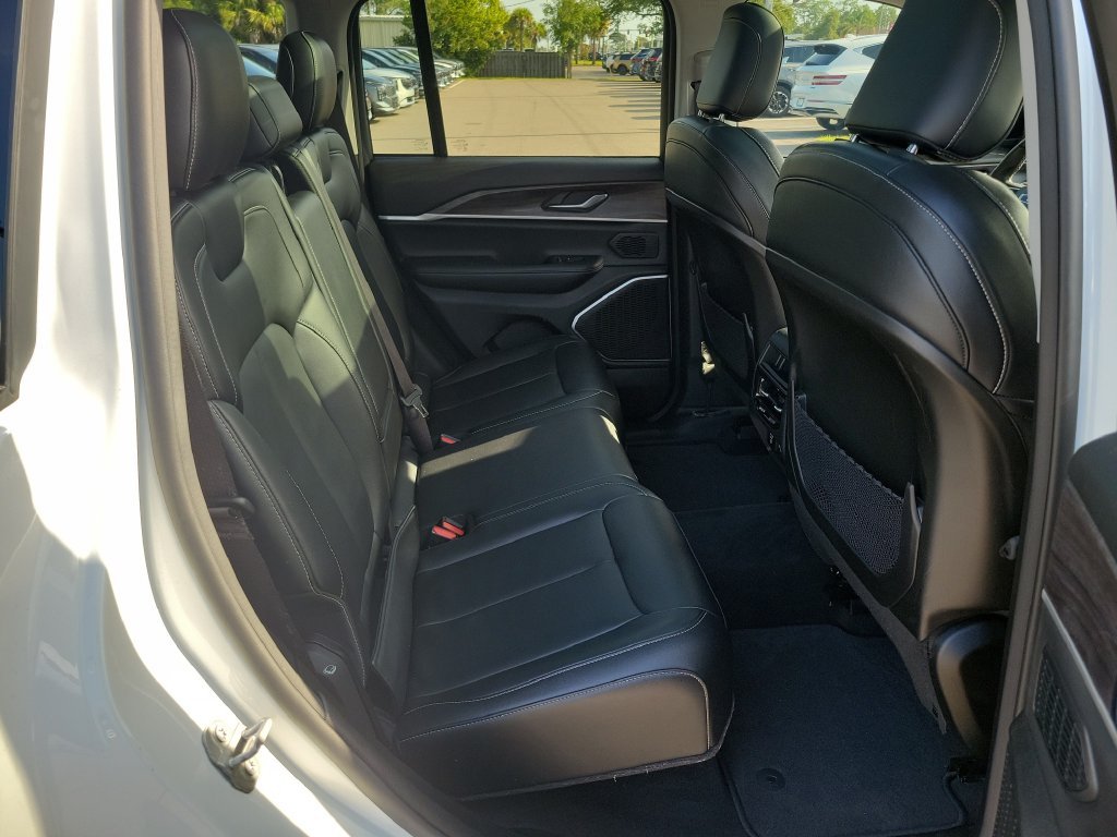 Used 2022 Bright White Clearcoat Jeep Limited image 12
