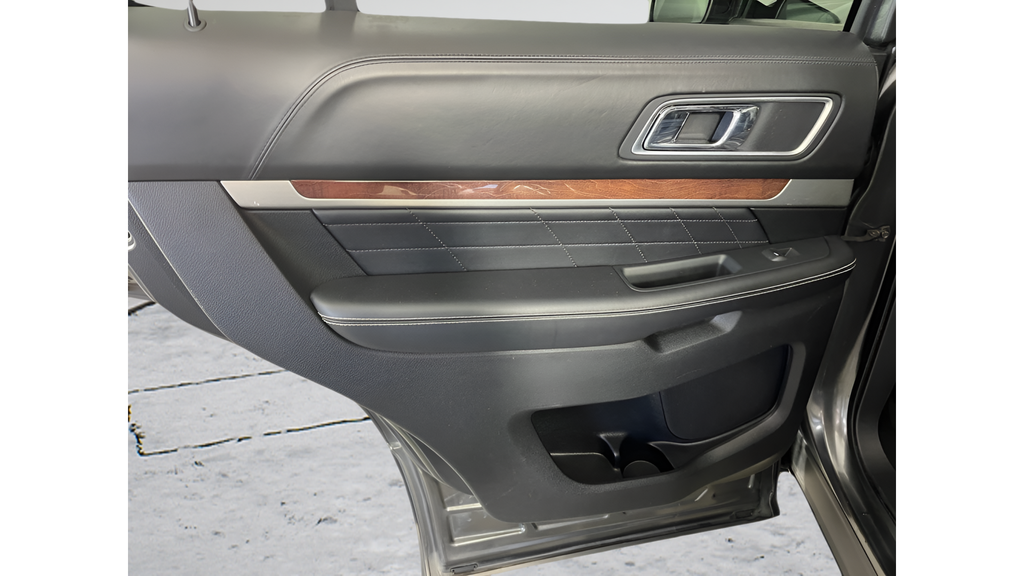 Used 2018 Magnetic Ford Platinum image 11