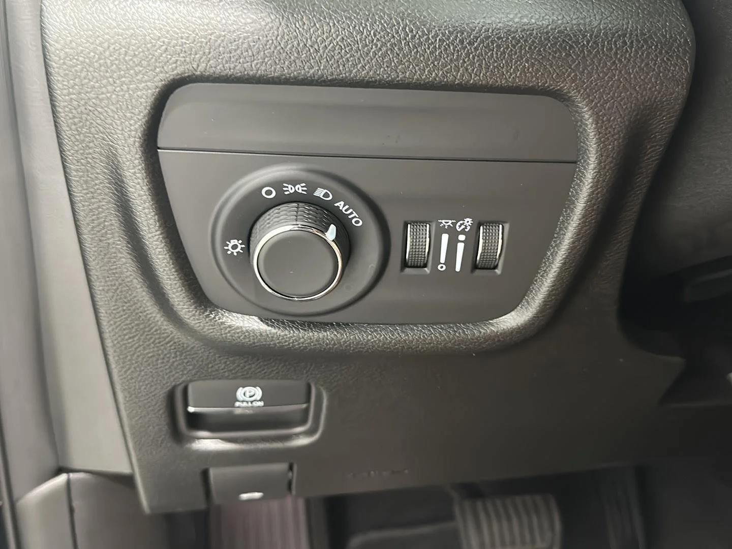 Used 2025 Diamond Black Crystal Pearlcoat Jeep Altitude image 16