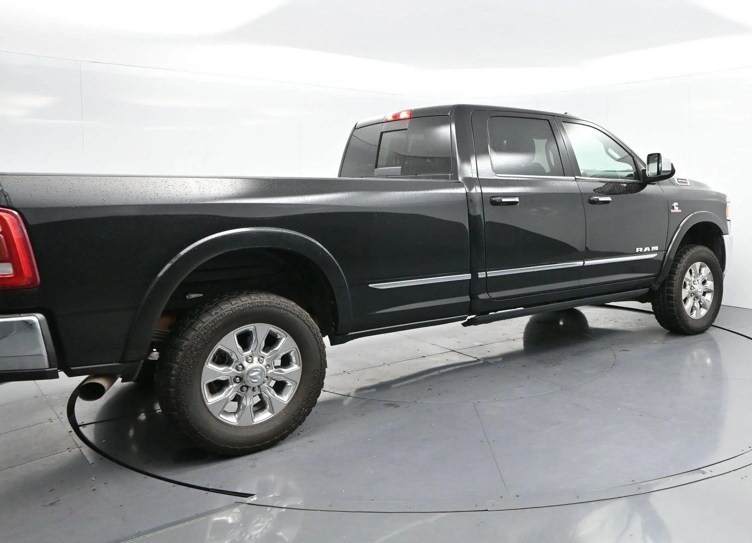 Used 2022 Diamond Black Crystal Pearlcoat Ram Limited image 7