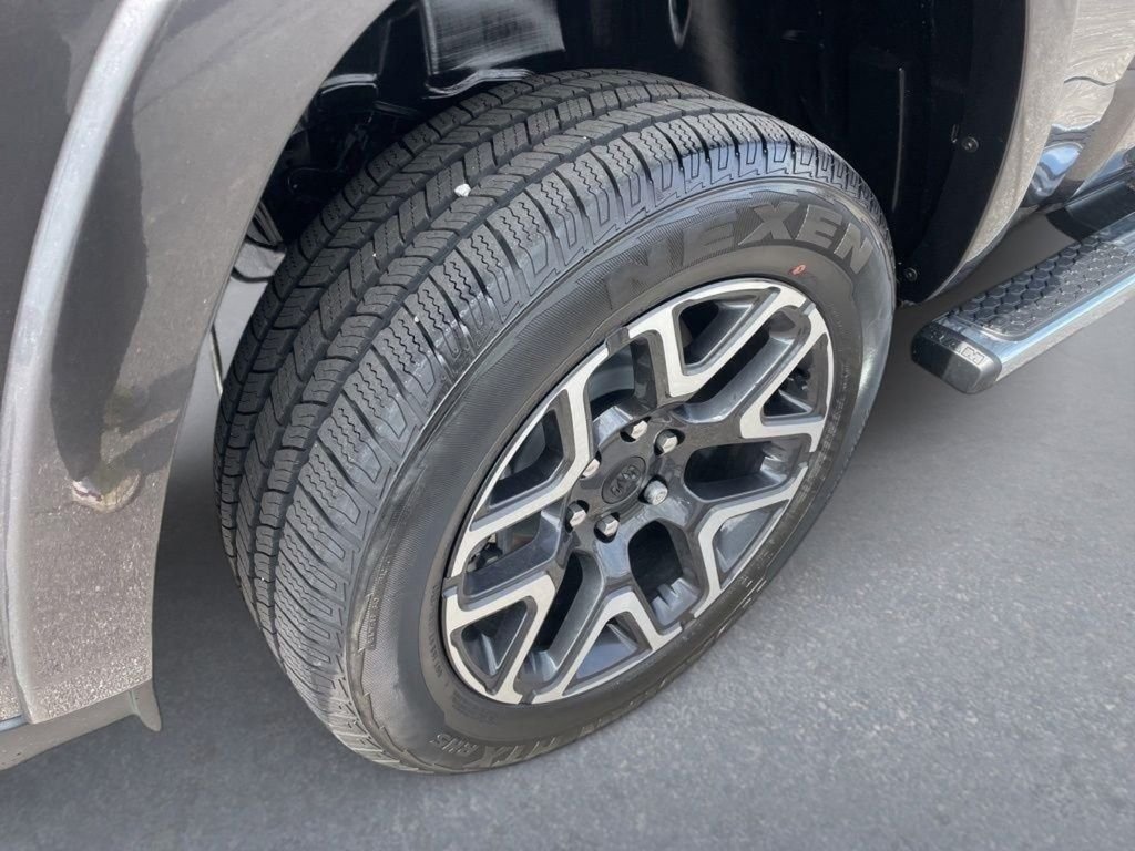 New 2026 Granite Crystal Metallic Clear-Coat Exterior Paint RAM Laramie image 15