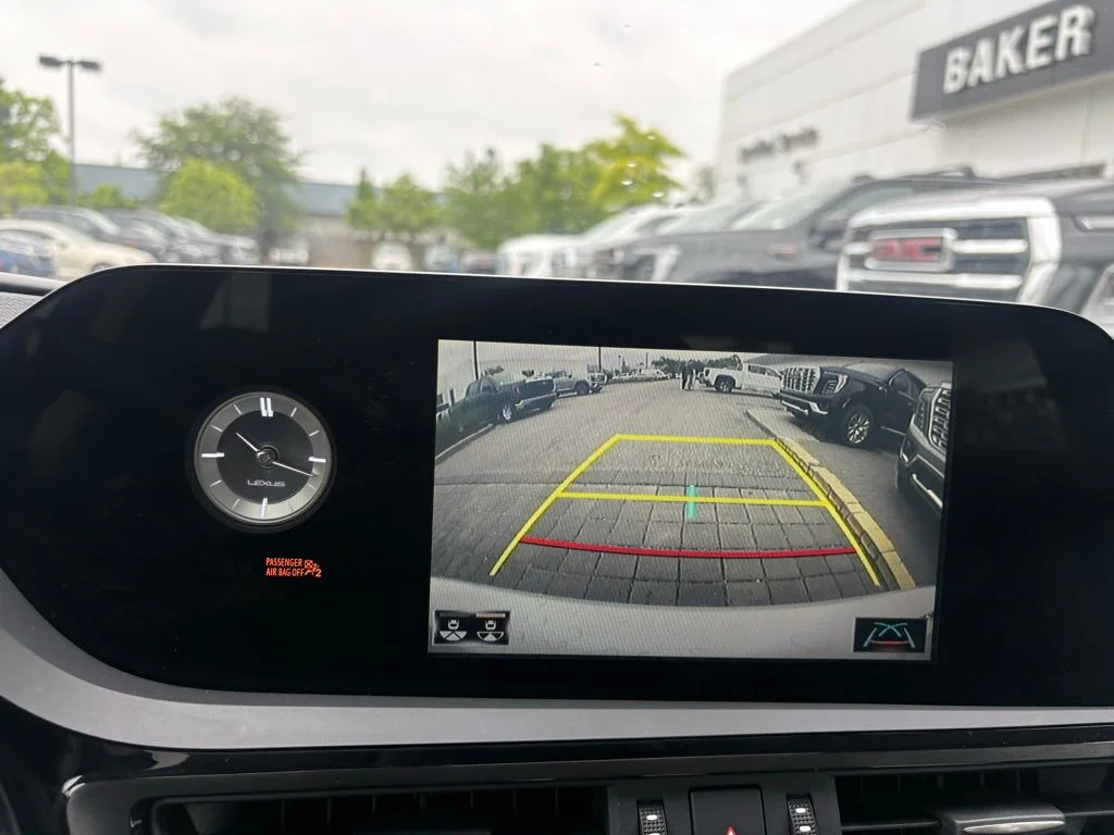 Used 2022 White Lexus 350 image 21