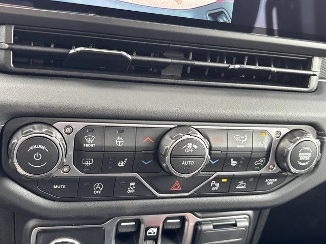 New 2026 Black Jeep Mojave image 29