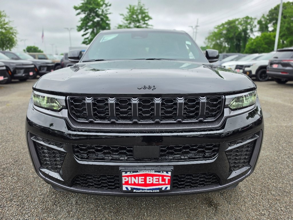 New 2026 Diamond Black Crystal Pearl-Coat Exterior Paint Jeep Altitude image 7