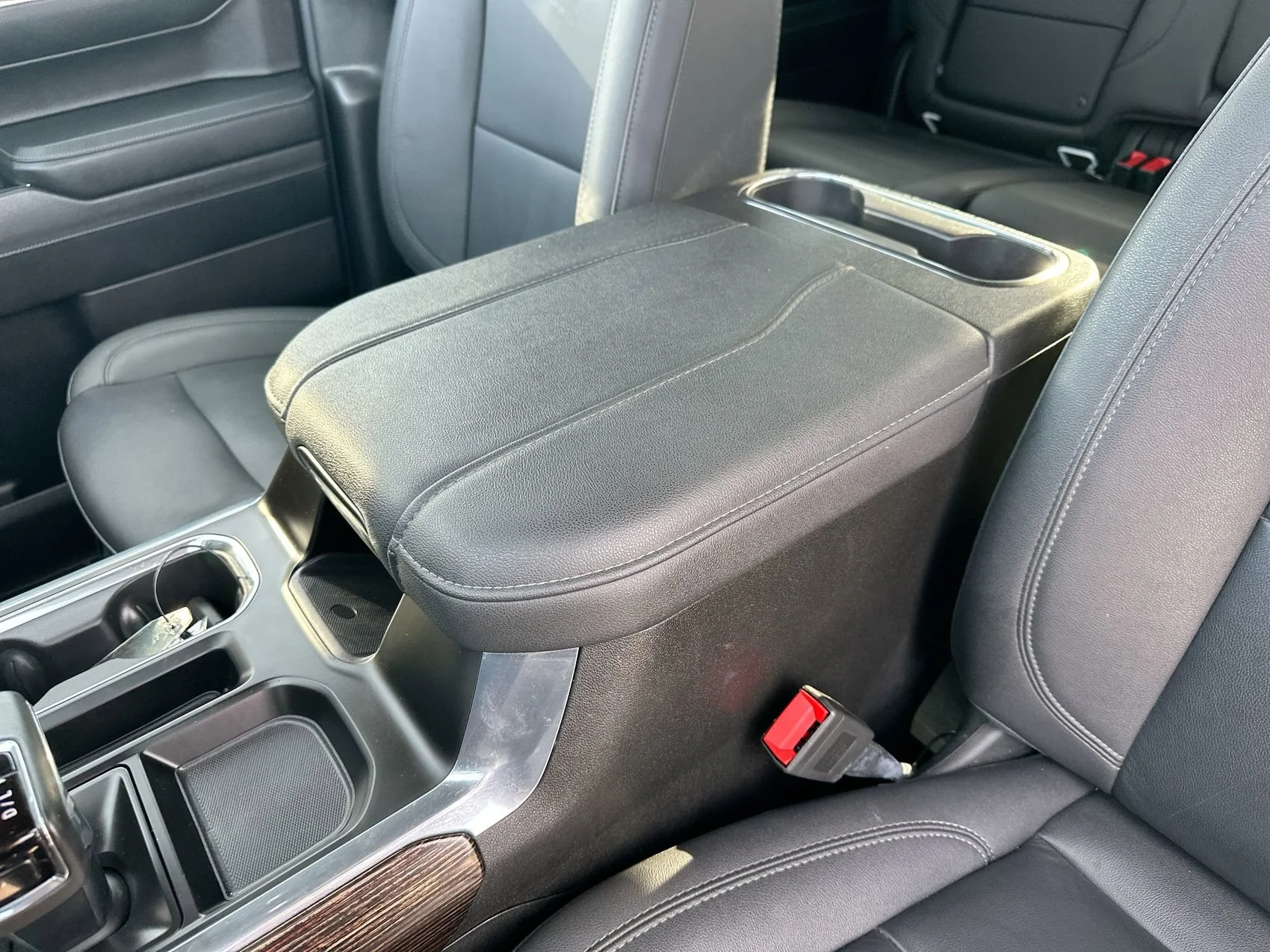 Used 2024 Summit White GMC Elevation image 21