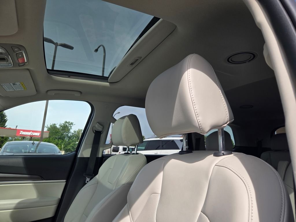 Used 2024 Black Kia S image 36