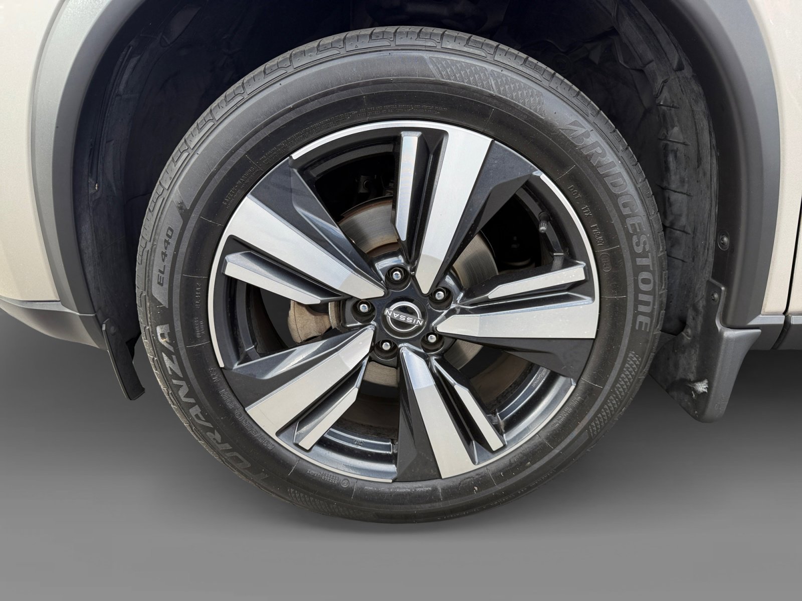 Used 2023 Champagne Silver Nissan SL image 9