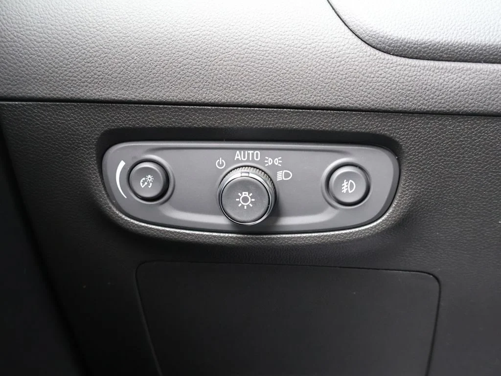 Used 2023 White Buick Essence image 32