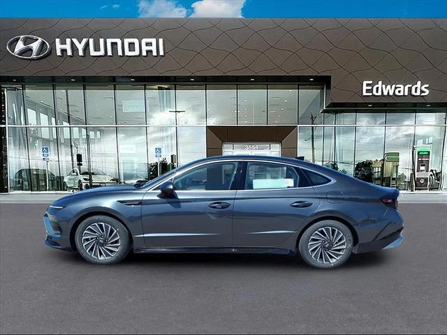 Used 2025 Gray Hyundai Limited image 3