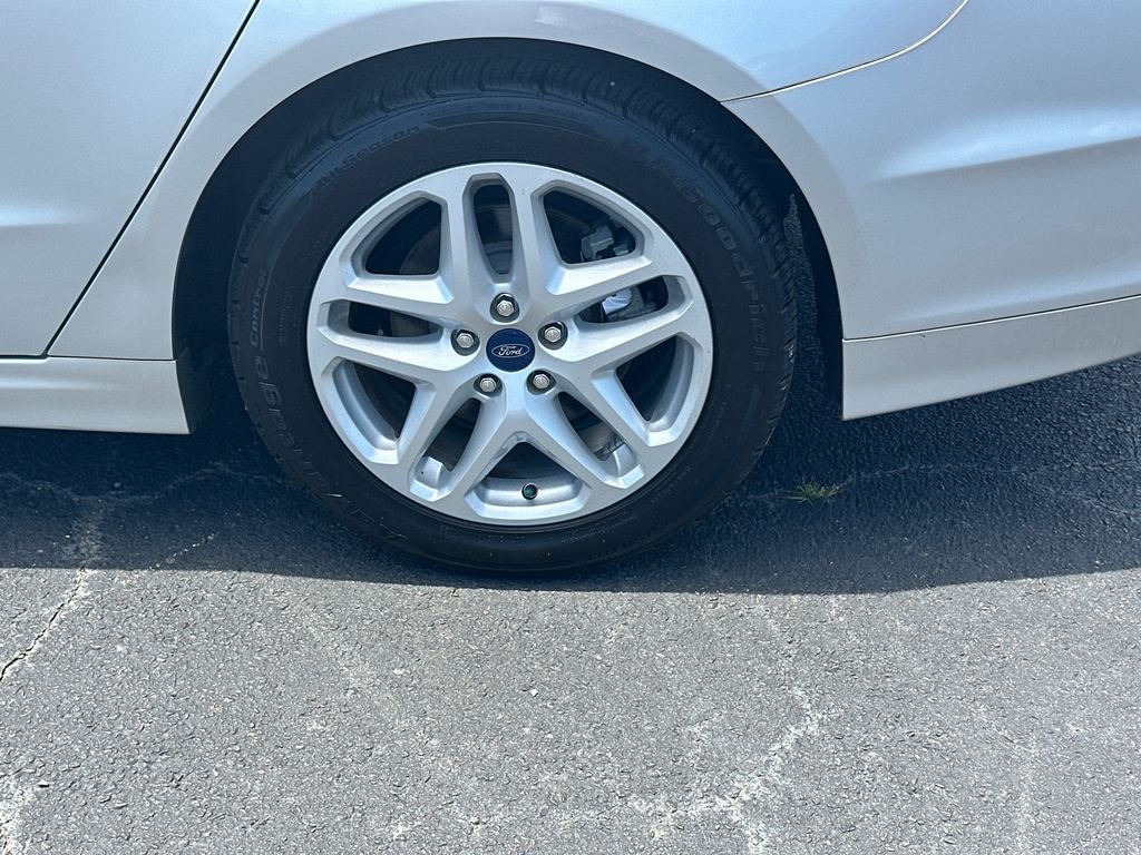 Used 2015 Ingot Silver Ford SE image 19