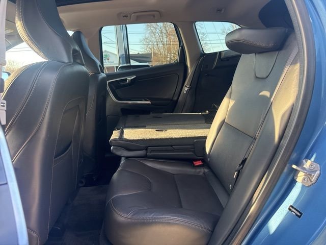 Used 2017 Blue Volvo T6 Dynamic image 11