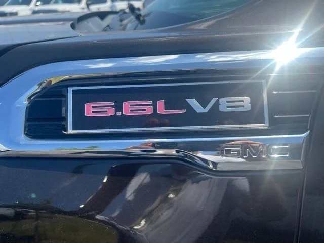 Used 2021  GMC Base image 13