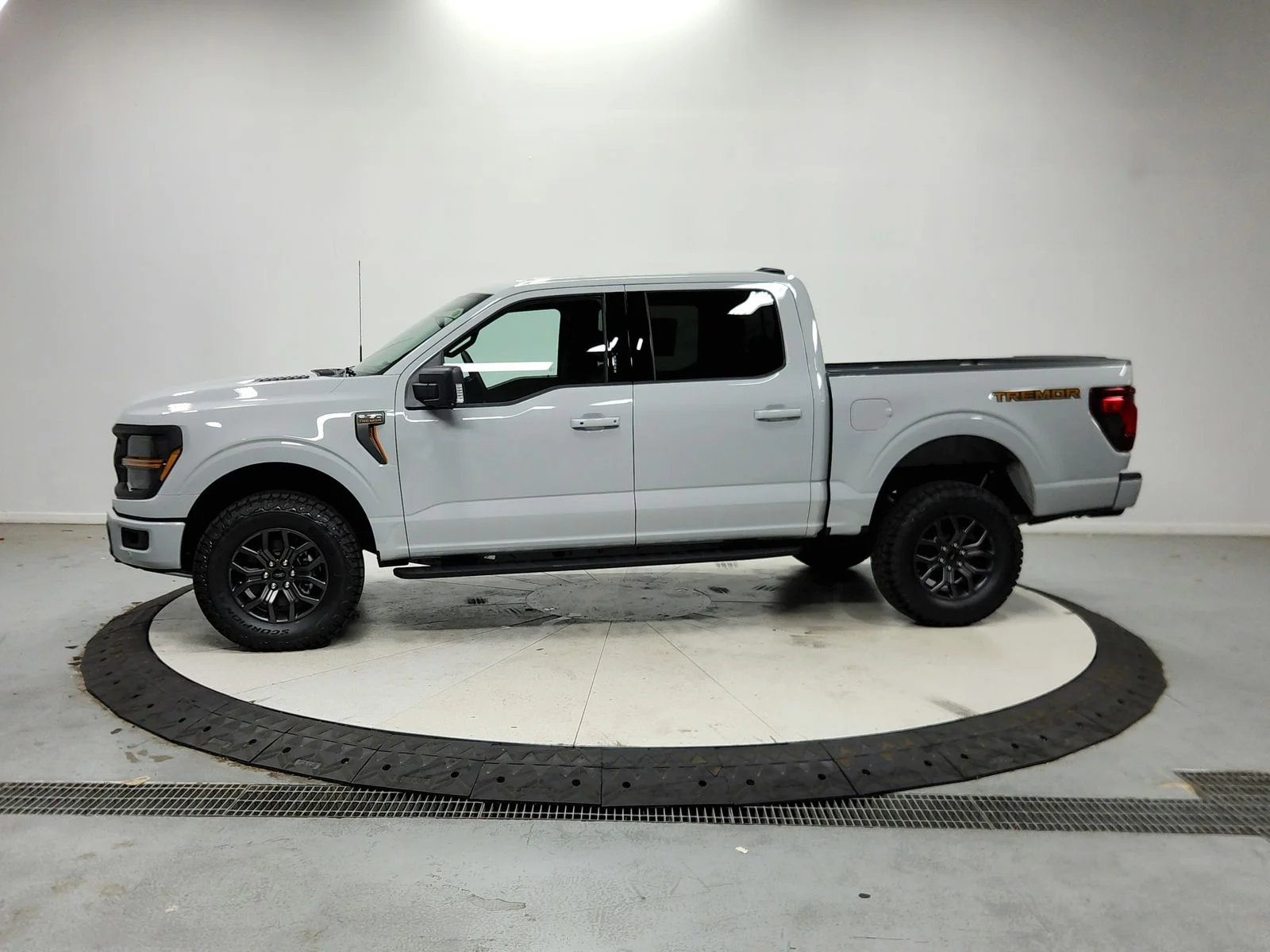 New 2026 White Ford Tremor image 5