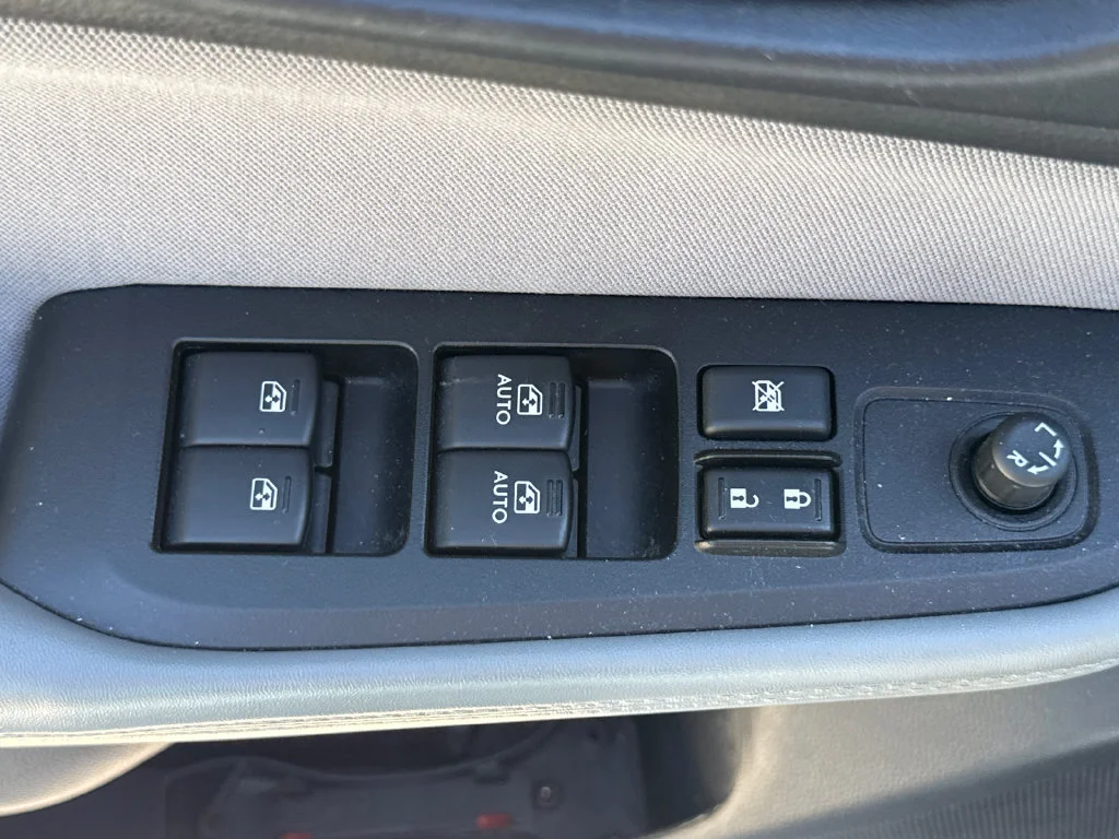 Used 2018 Twilight Blue Metallic Subaru 2.5i Premium image 14
