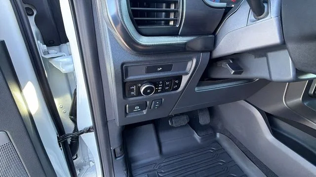 New 2026 Star White Metallic Tri-Coat Ford Lariat® image 33
