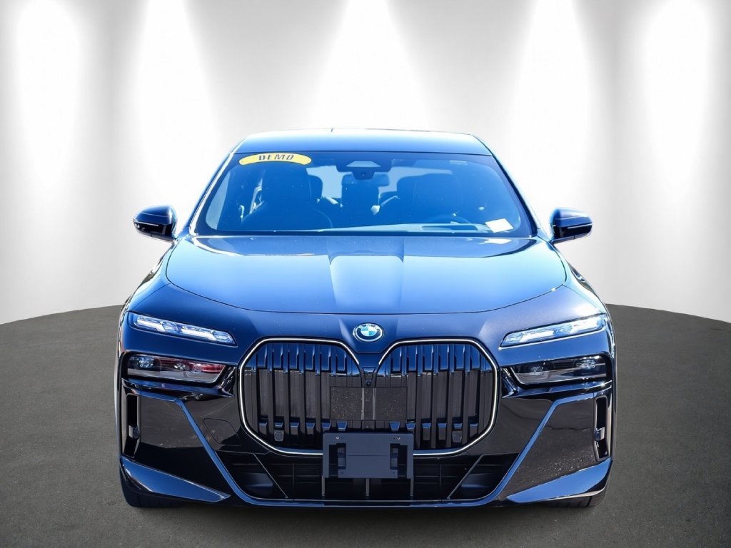 2026 BMW i7 photo 2