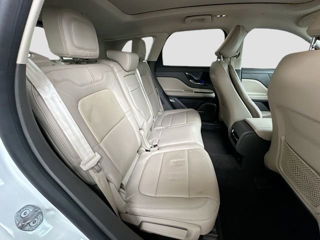 Used 2023 White Lincoln Reserve image 28
