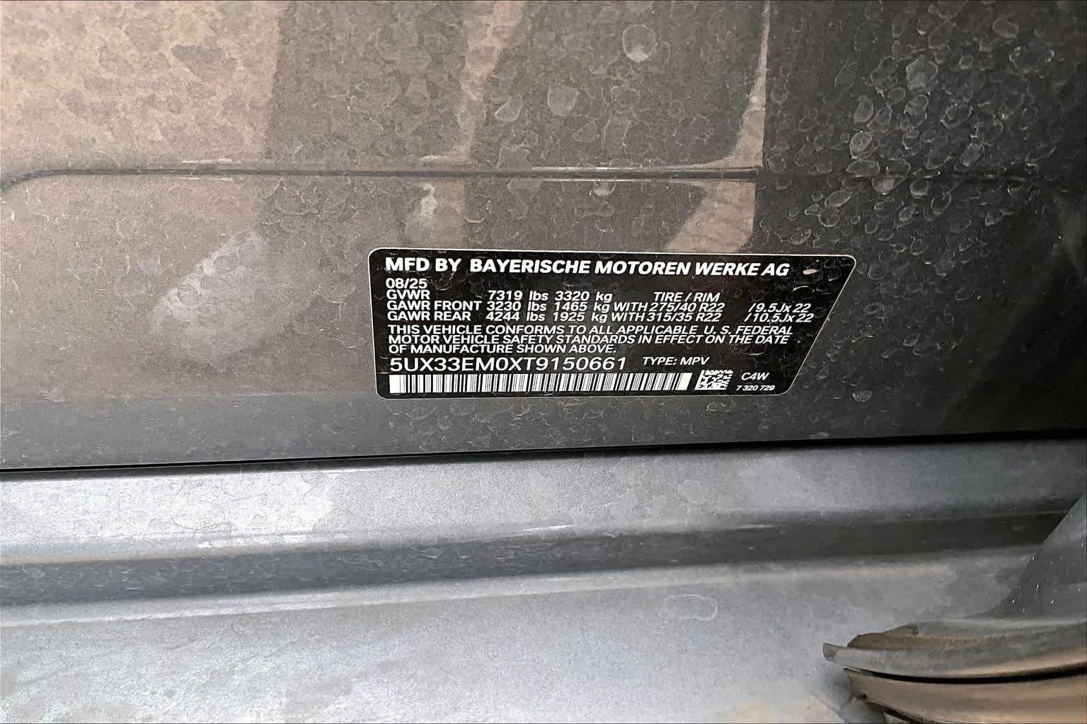 Used 2026 Skyscraper Grey Metallic BMW M60i image 32