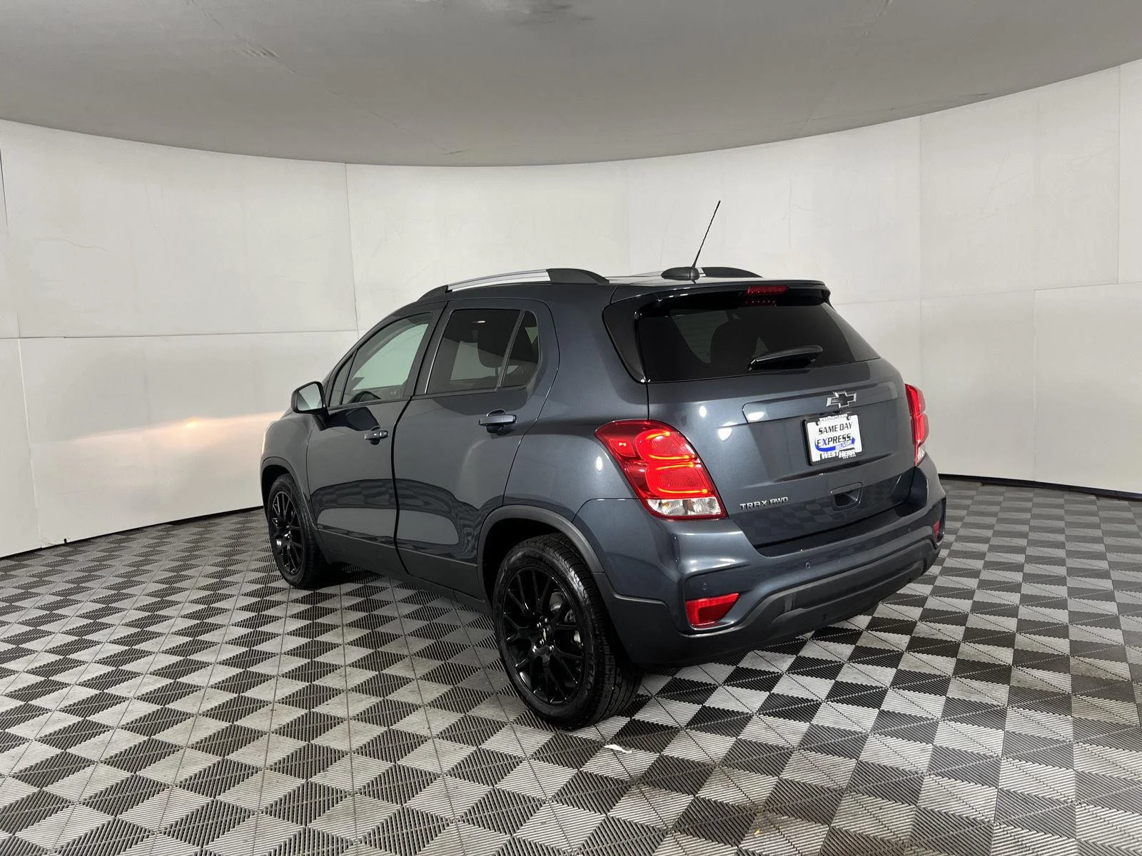 Used 2022 Shadow Gray Metallic Chevrolet LT image 3