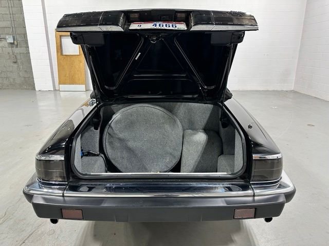 Used 1993  Jaguar Base image 38