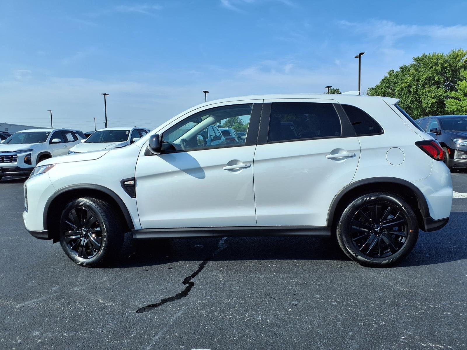 Used 2025 White Mitsubishi 2.0 LE AWC image 28