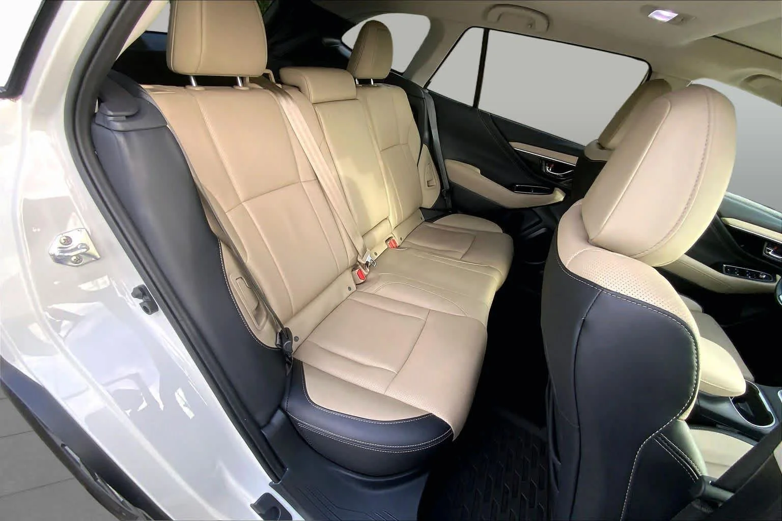 Used 2024 Crystal White Pearl Subaru Limited image 17