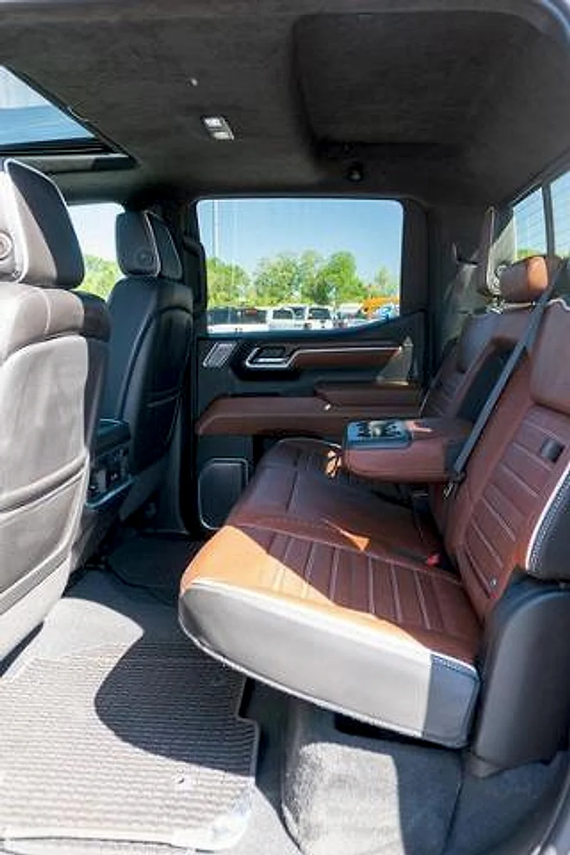 Used 2023  GMC Denali Ultimate image 12