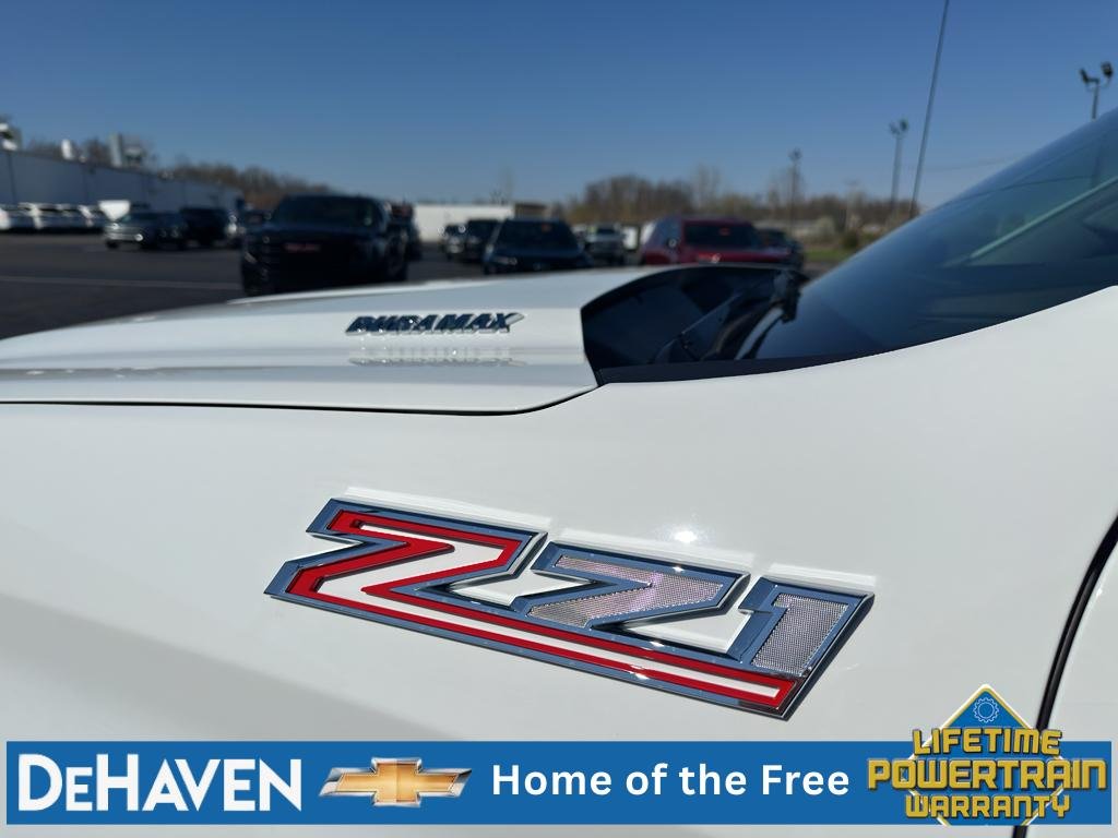 New 2026 Summit White Chevrolet RST image 31