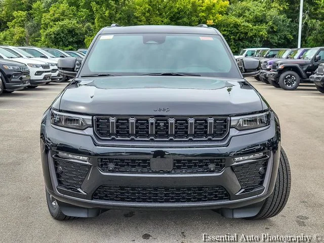 New 2027 High-Gloss Black Paint Jeep Limited Reserve image 4