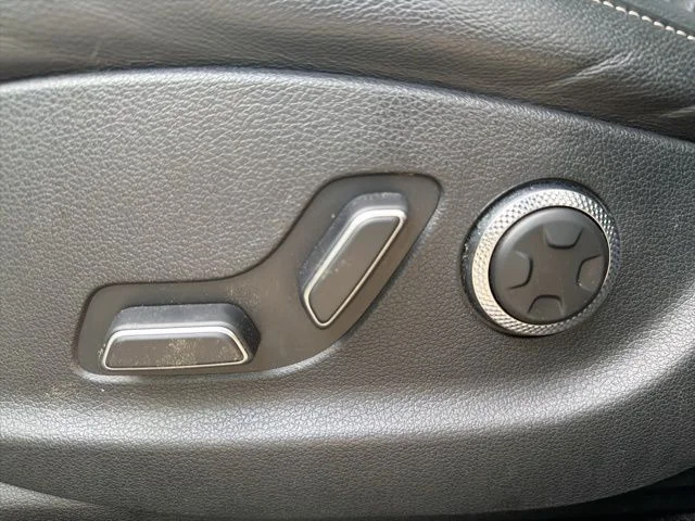 Used 2024 White Genesis 2.5T image 11