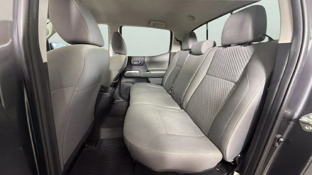 Used 2021  Toyota SR5 image 26