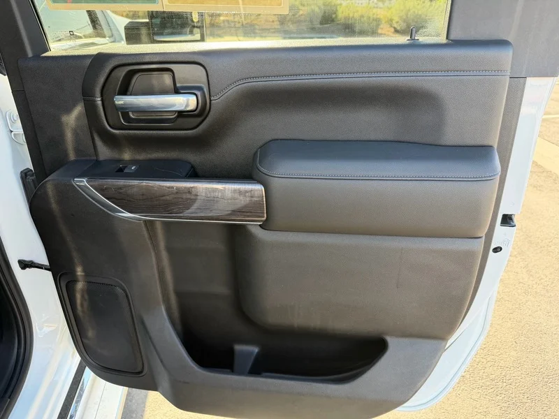 Used 2020 SUMMIT WHITE Chevrolet LTZ image 23