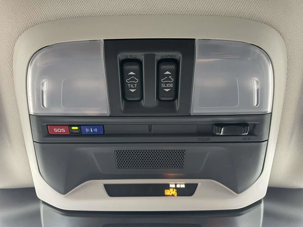 Used 2025 Ice Silver Metallic Subaru Limited image 22