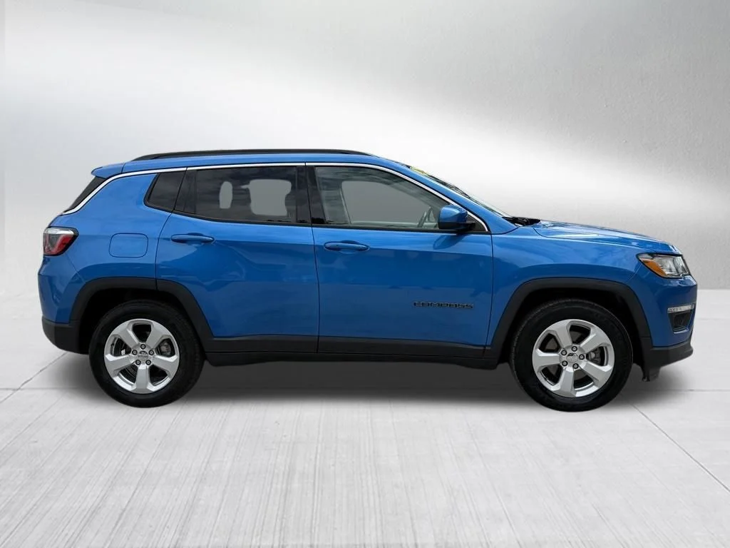 Certified Used 2019 Blue Jeep Latitude image 4