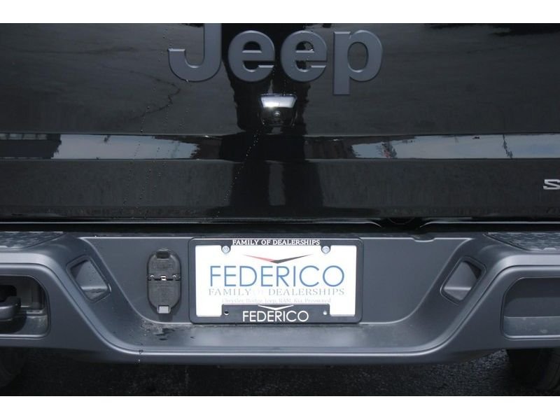New 2026 Black Clear-Coat Exterior Paint Jeep Sahara 4x4 image 6