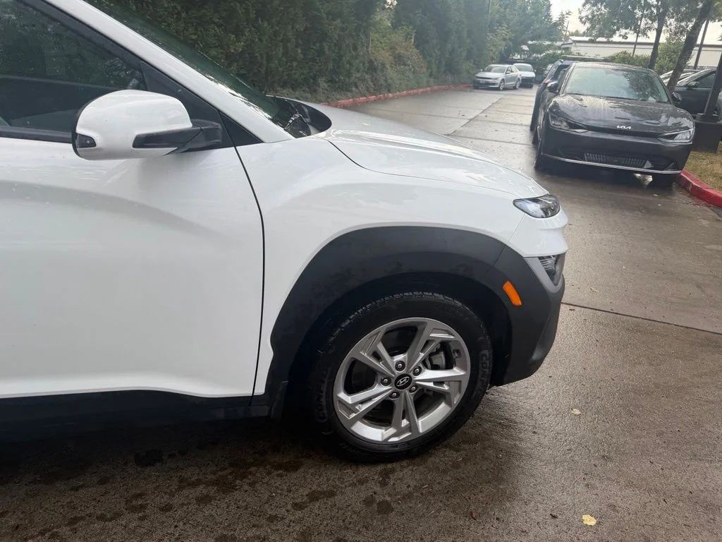 Used 2022 Lunar White Hyundai SEL image 3
