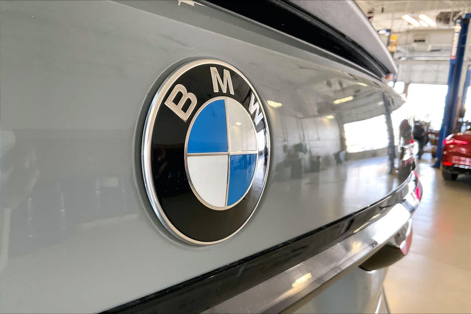 Used 2024 Brooklyn Grey Metallic BMW xDrive40i image 31