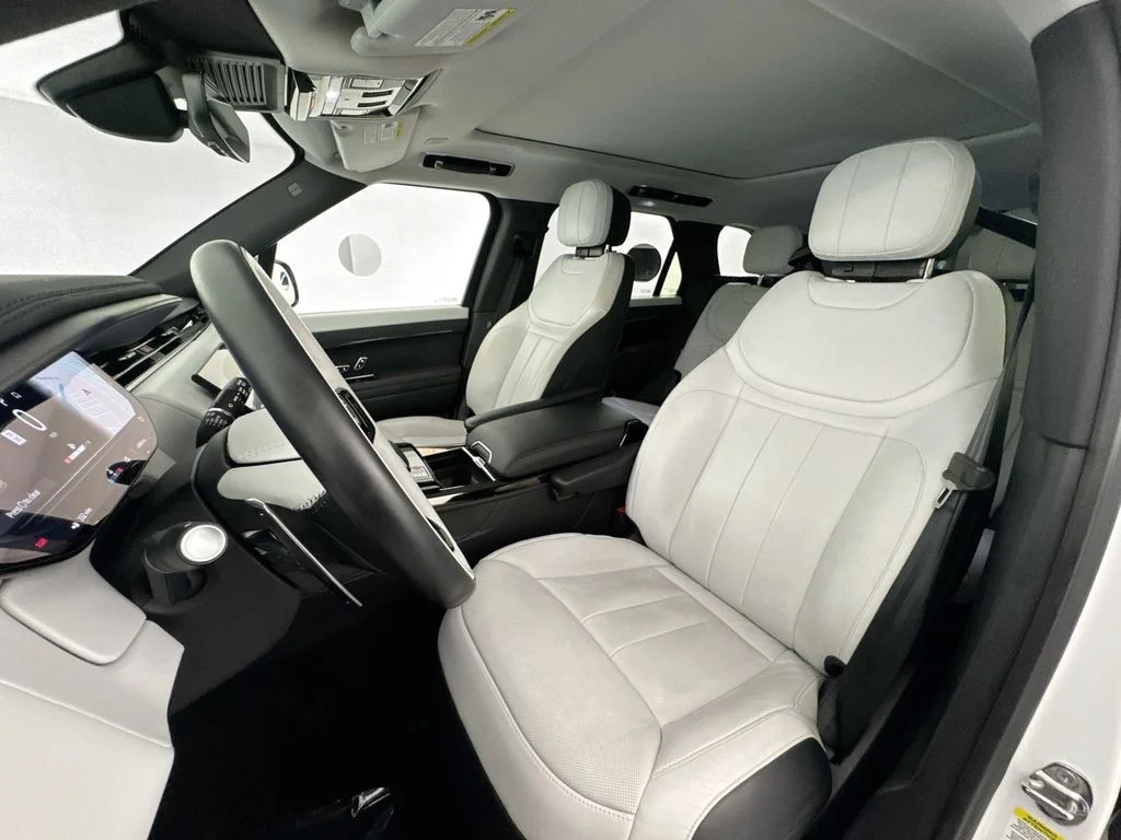Used 2024 White Land Rover Dynamic SE image 21