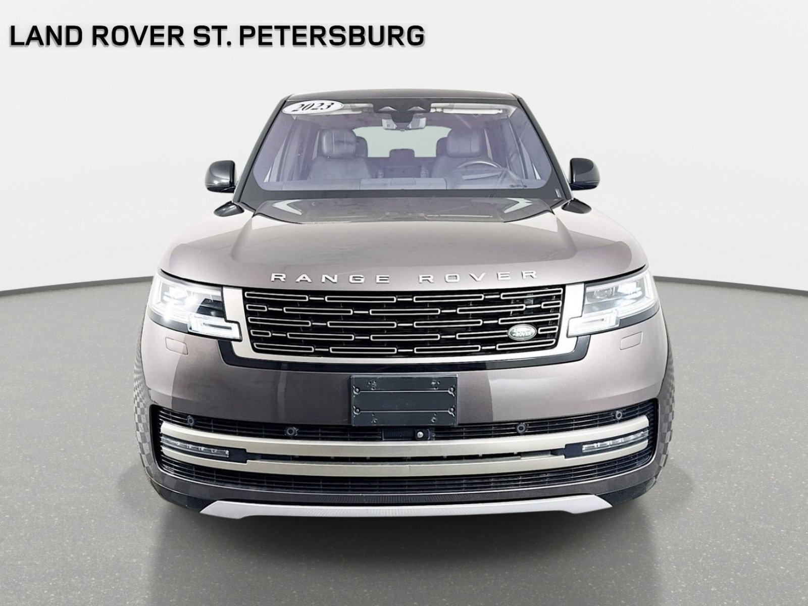 Used 2023 Charente Gray Premium Metallic Land Rover SE image 2