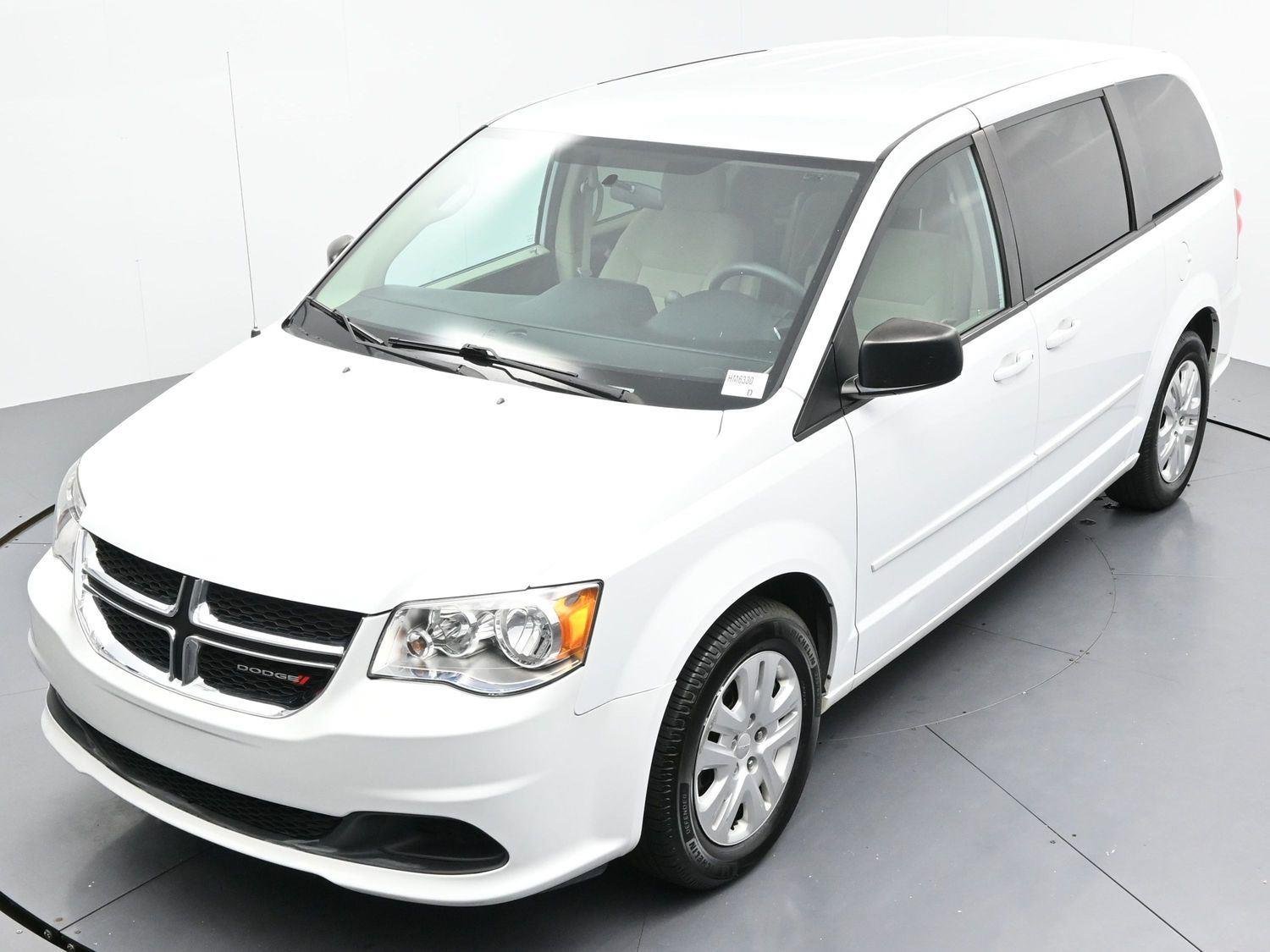 Used 2017 White Knuckle Clearcoat Dodge SE image 29