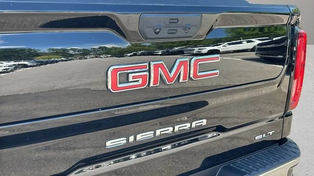 Used 2025 Onyx Black GMC SLT image 39