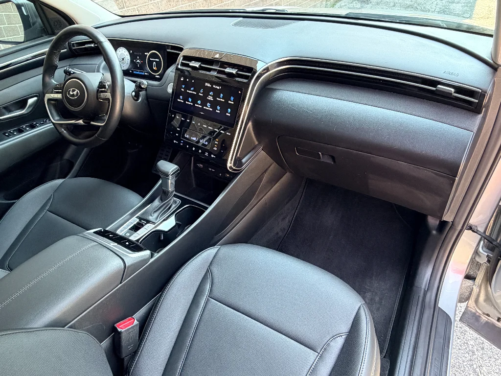 Used 2024 Shimmering Silver Hyundai SEL image 24