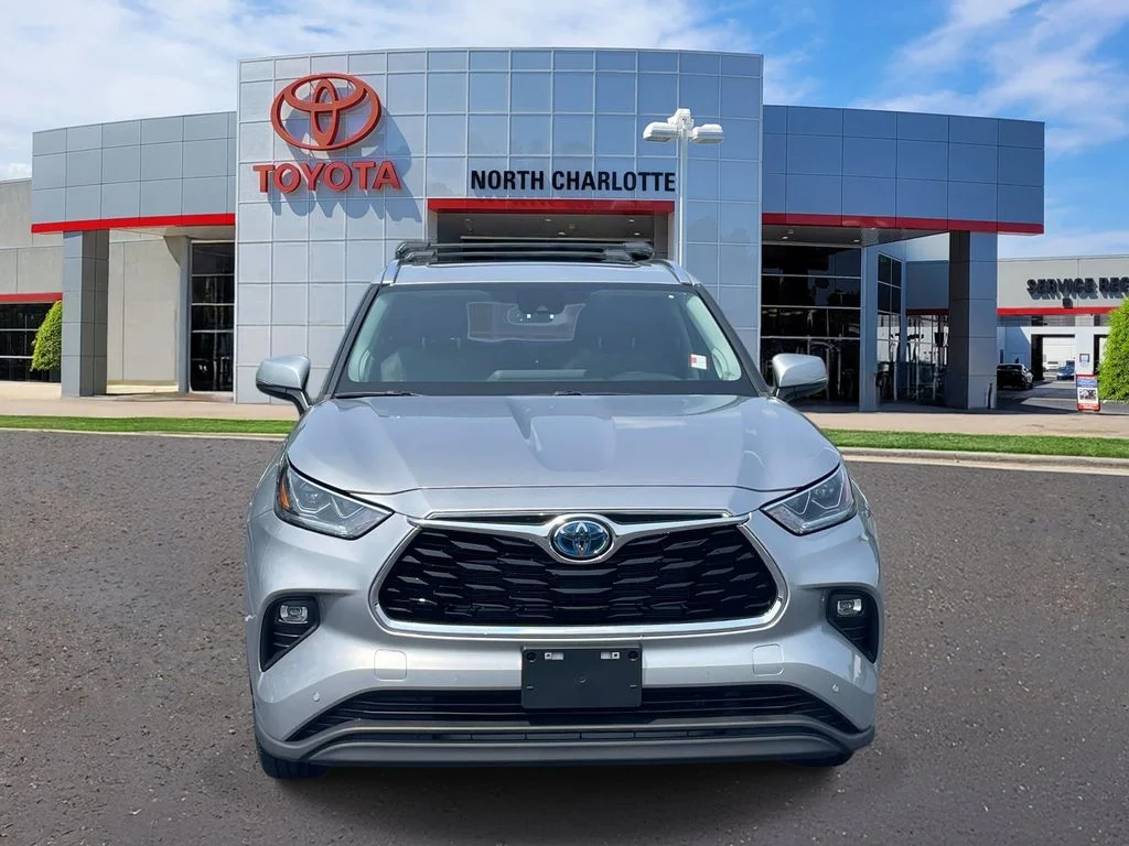 Used 2023 Silver Toyota Limited image 3