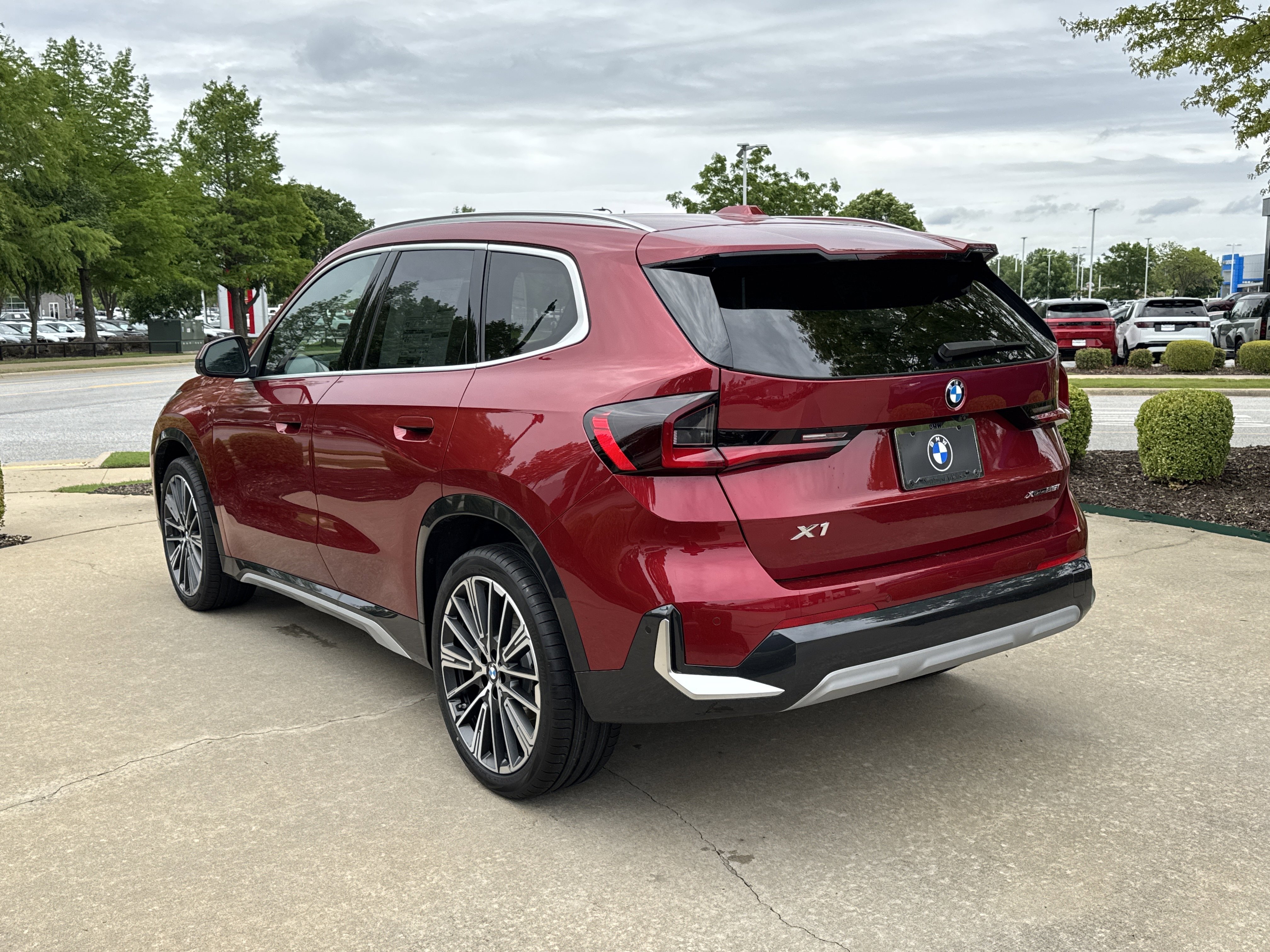 New 2026 VEGAS RED BMW xDrive28i image 3